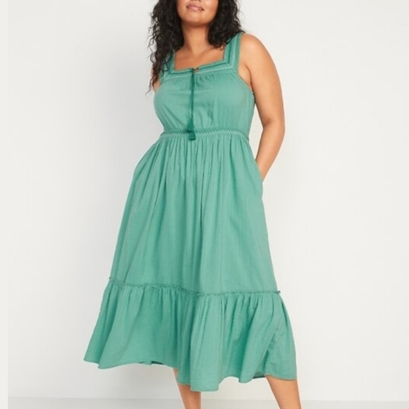 Old Navy Embroidered Clip-Dot Maxi Dress in English Ivy color size Small - Picture 1 of 5